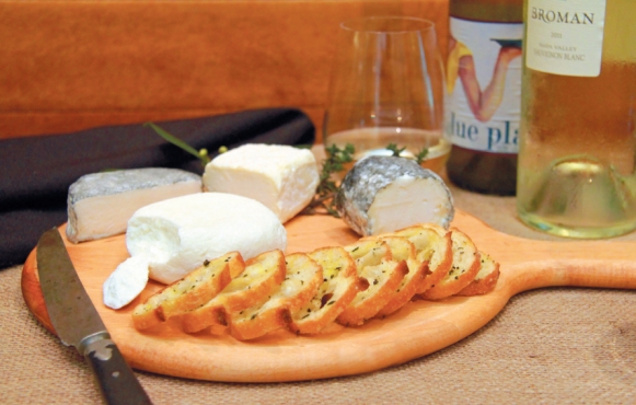 Goat cheese plate with Sauvignon Blanc
